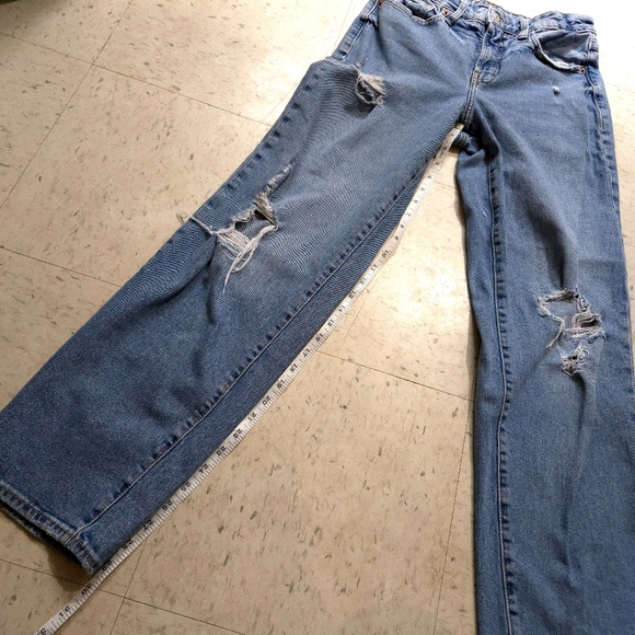 Old Navy | Classic Blue Distressed Women's Straight Leg Jean - Picture 12 of 12